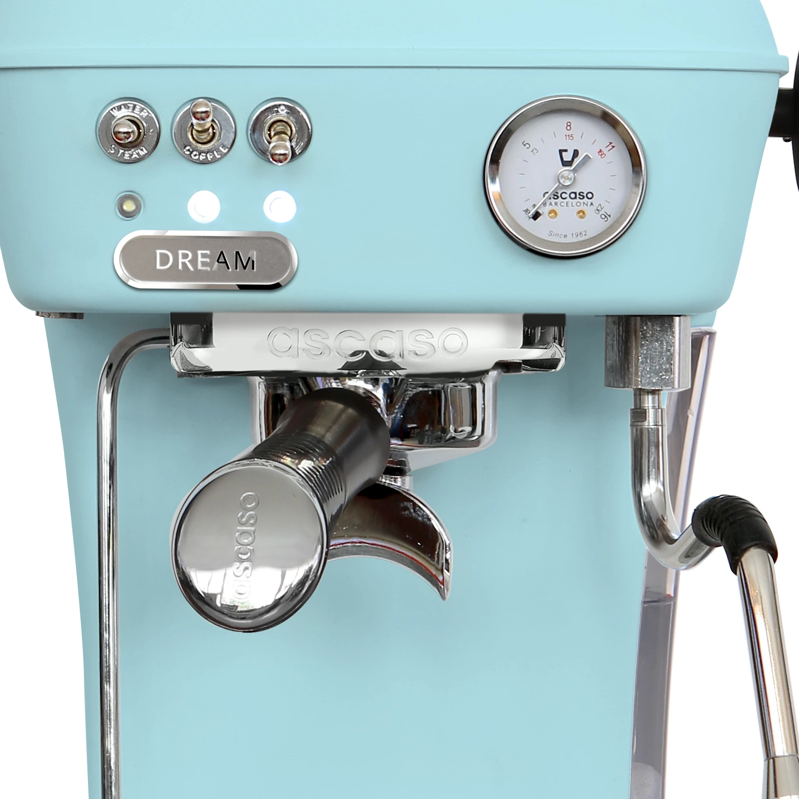 Light blue „Ascaso“ Dream ONE from the front: switches, pressure gauge and portafilter in the group head