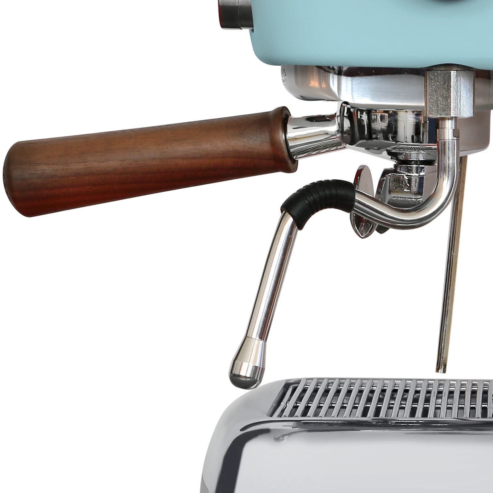 Close-up of the „Ascaso“ Dream PID steam wand and walnut-handled portafilter